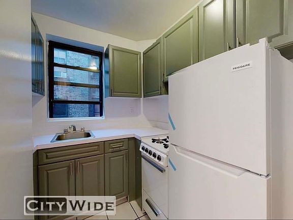5th image of 411 E 70th St #4J