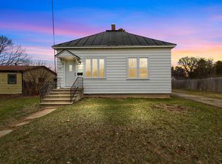 609 5th St, Oconto, WI 54153