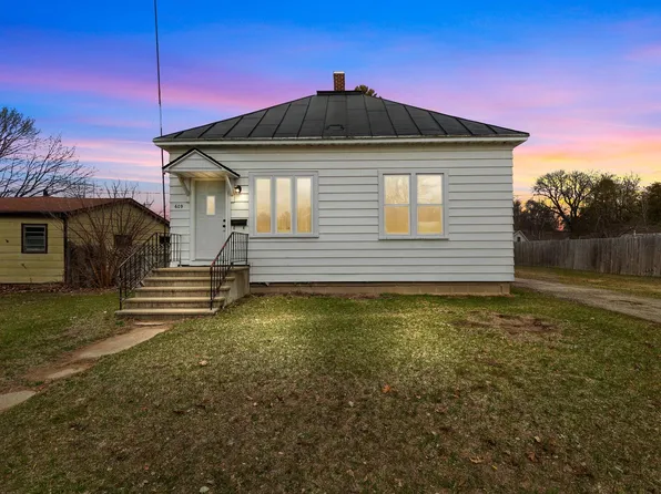 609 5th St, Oconto, WI 54153
