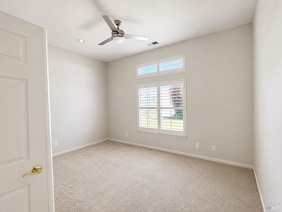 5th image of 389 Cedar Ridge Dr