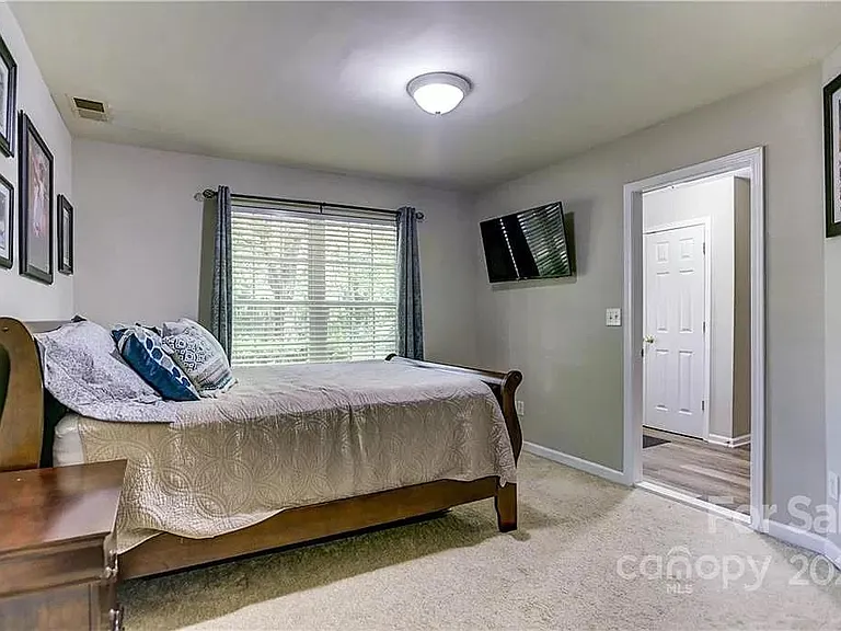 9712 Bailey Rd — Photo 3