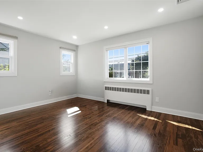 1641 Falmouth Ave — Photo 9