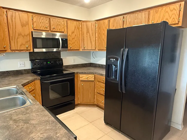 721 Berkshire Dr — Photo 3