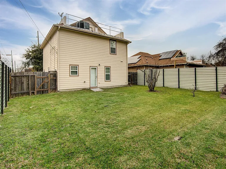 2915 Paige St — Photo 25