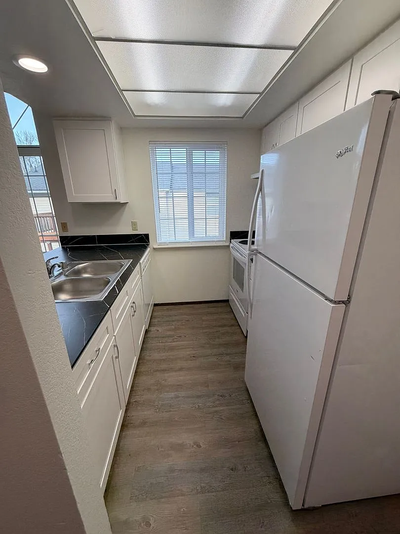 5691 Eagle Parkway — Photo 4