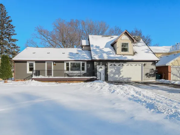 2202 Saint Croix St, Roseville, MN 55113