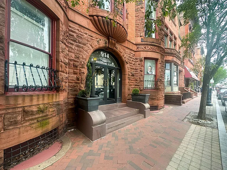 For Rent: Urban Luxury at 914 N. Charles St Your City Lifestyle Awaits! — Photo 34