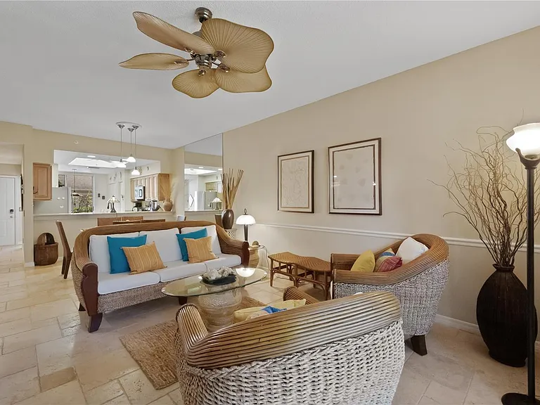 9611 Castle Point Dr #915 — Photo 13