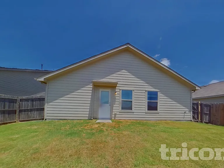 405 Falling Star Dr — Photo 14