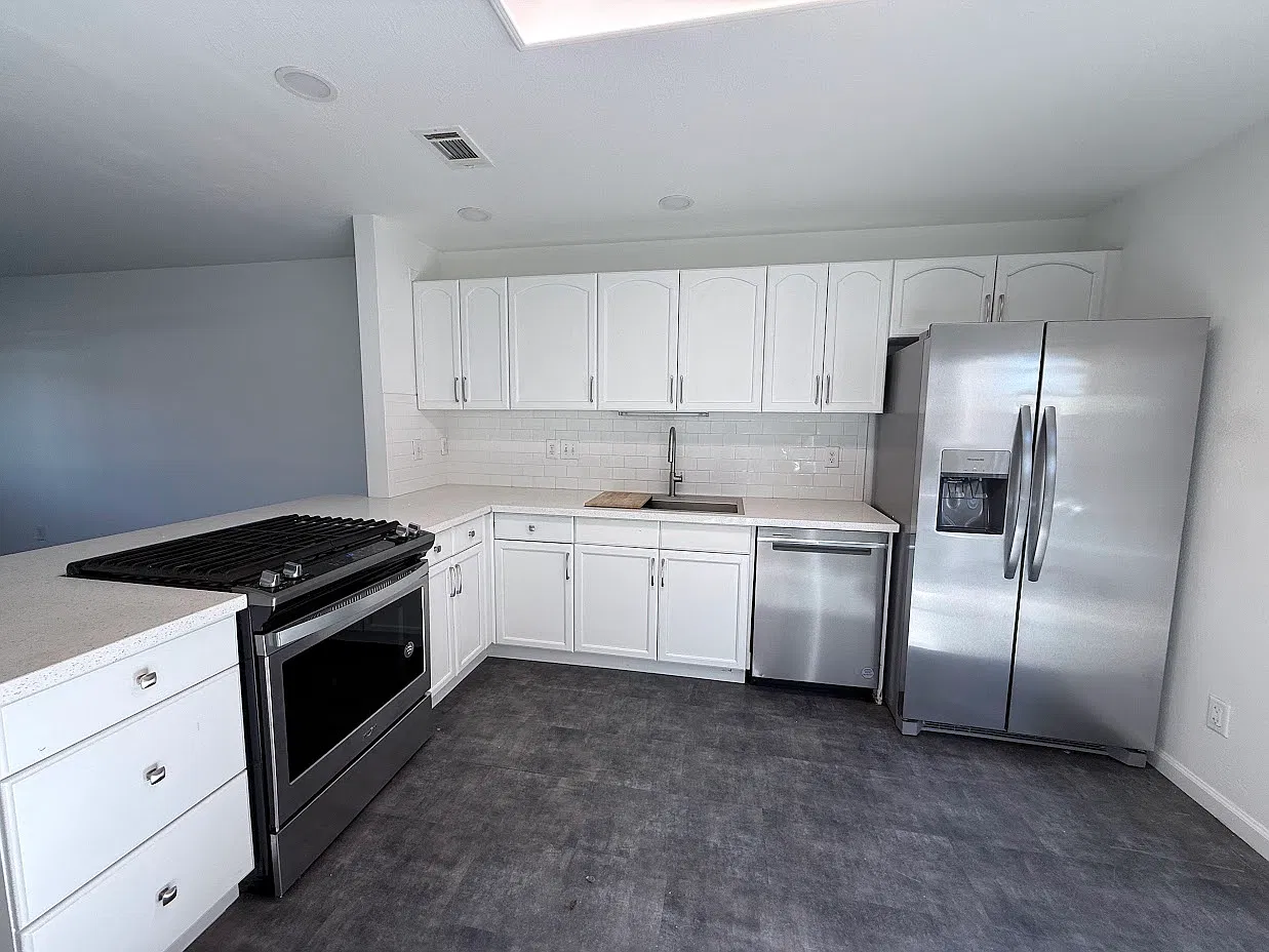 2 bed, 1.5 bath, 925 sqft, $1,845 — Photo 2