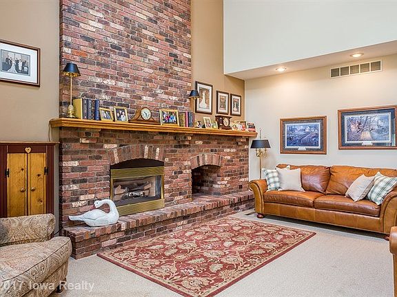 5th image of 5849 S Winwood Dr