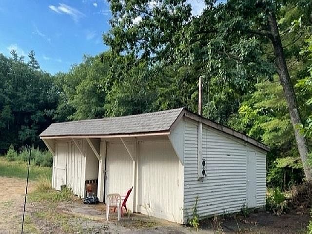2nd image of 170 Sherburne Hill Road