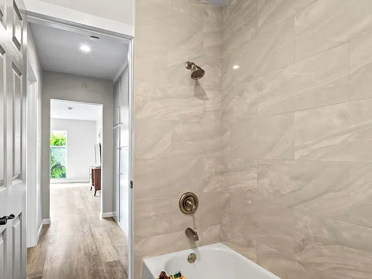 1222 Princeton St #10 — Photo 17