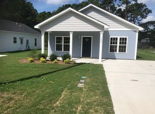 333 Dwight St, Holly Ridge, NC 28445