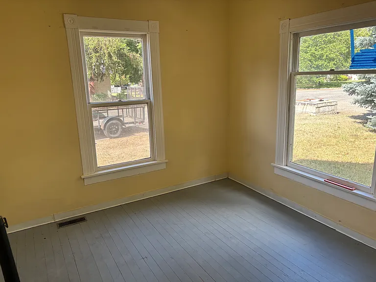 318 N Date St — Photo 2