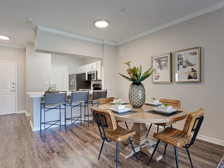 Highland Luxury Living — Photo 8