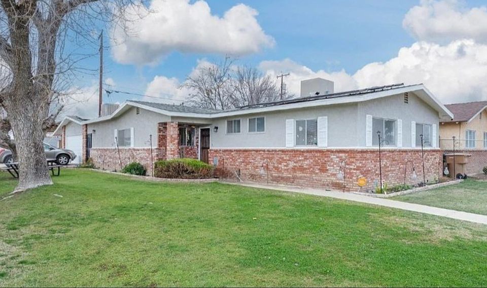 1st image of 301 Sanford Dr #11319264