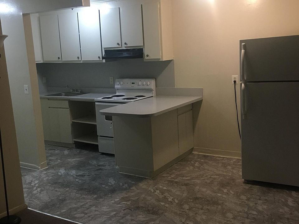 2nd image of 1023 Old Colony Rd