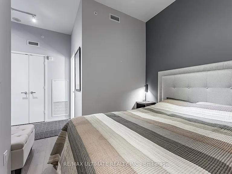 45 Charles St E #5115 — Photo 23