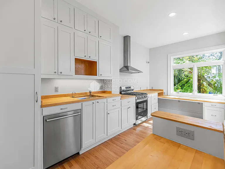 569 Capp St — Photo 3