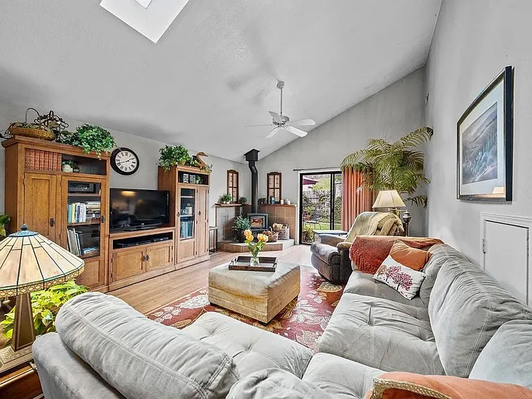 874 Tanglewood Dr — Photo 5