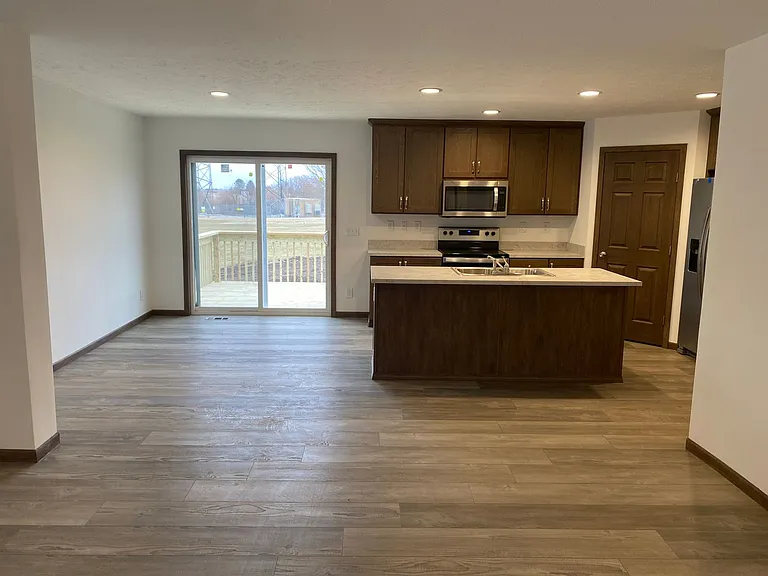 306 S Elm St — Photo 4