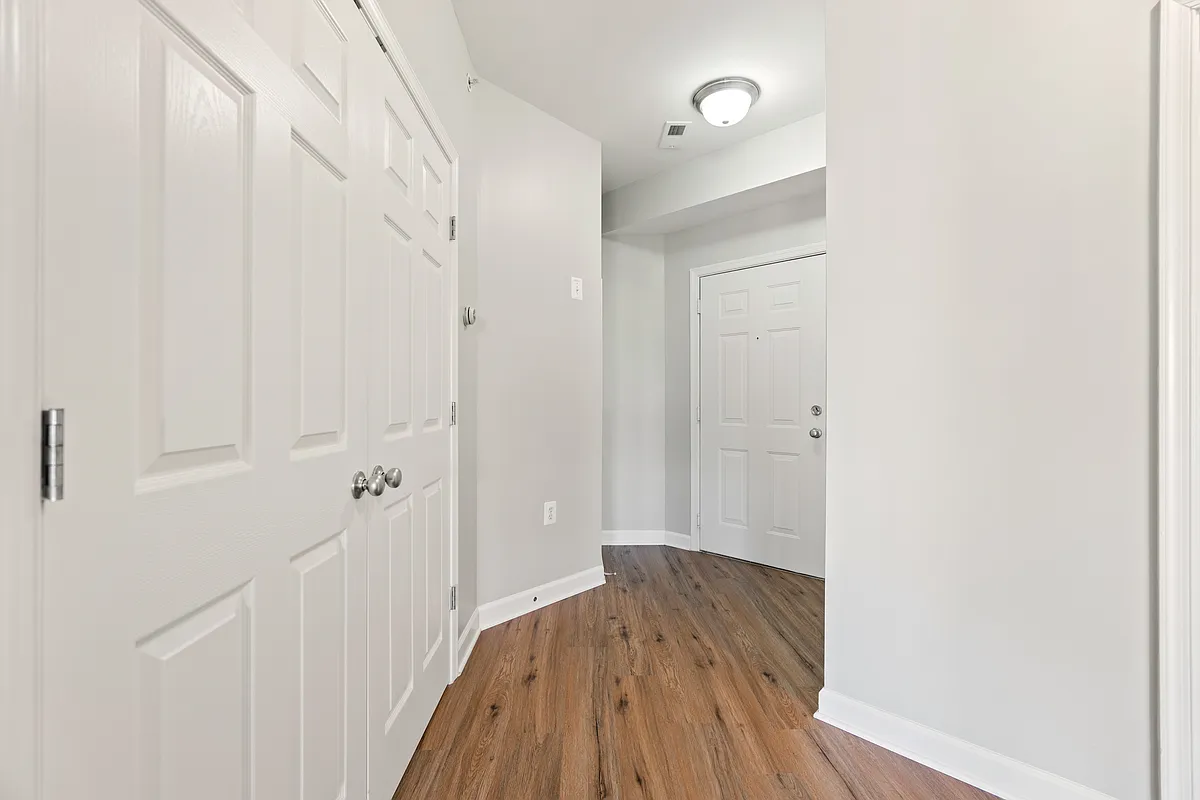 Building Photo - 42496 Mayflower Ter #302