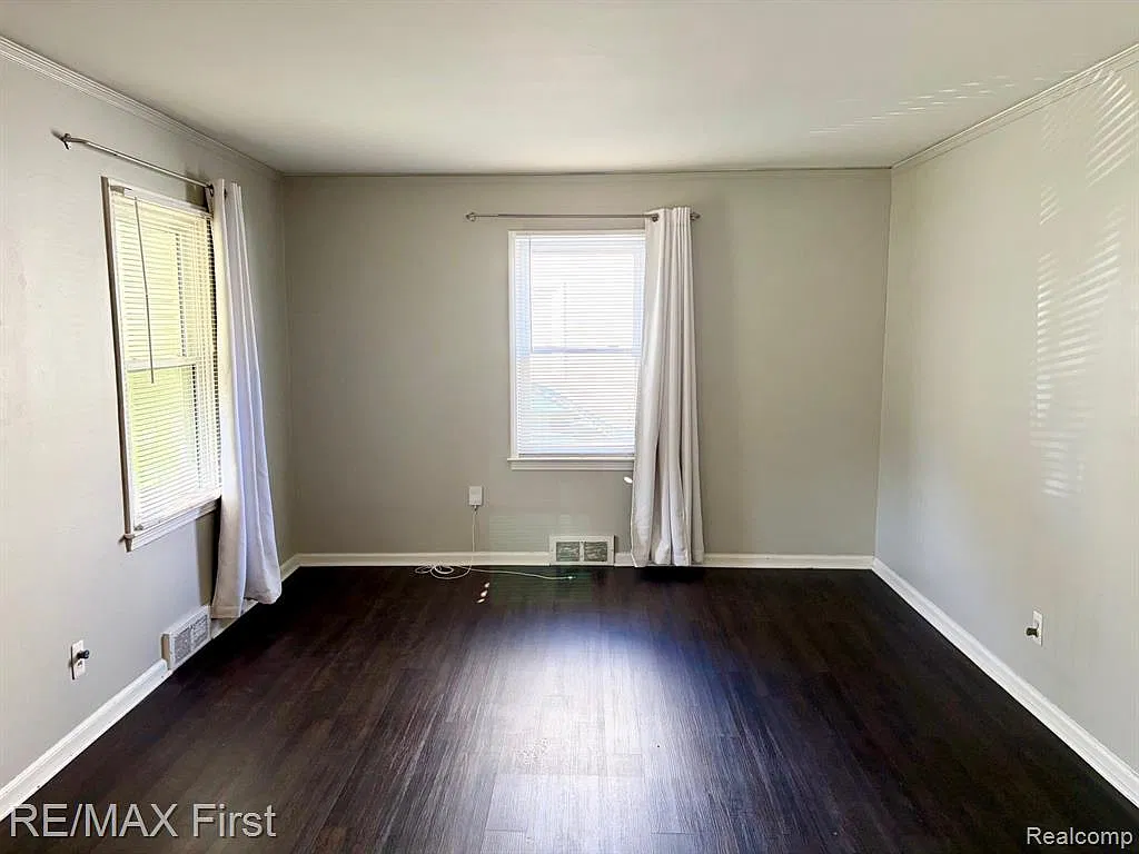 2 bed, 1.0 bath, 914 sqft, $1,450 — Photo 2