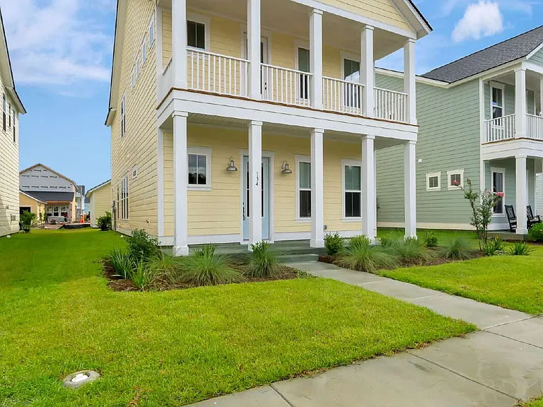 134 Cloverfield Trail Dr — Photo 2