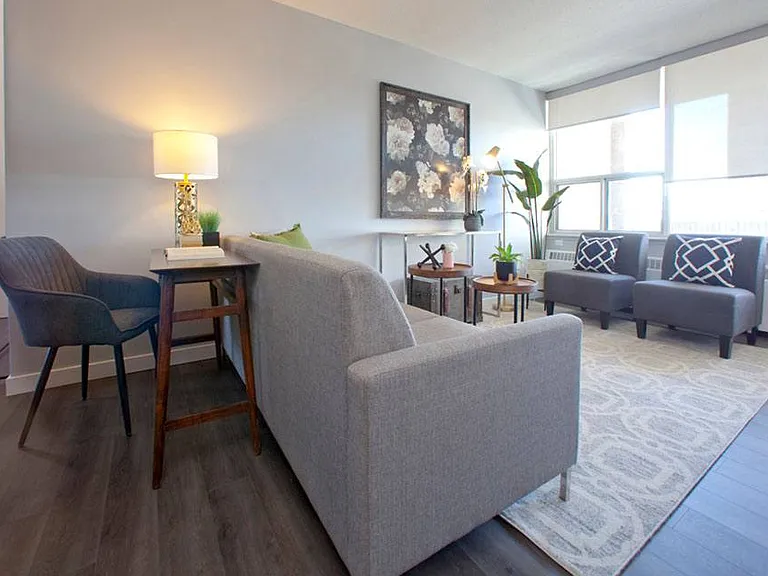 2575 Danforth Ave — Photo 23