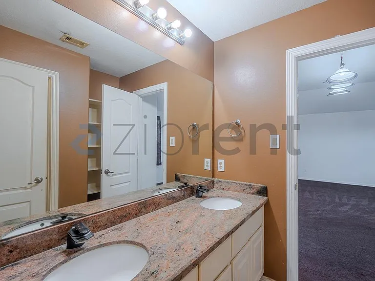 14911 Oxford Way — Photo 36