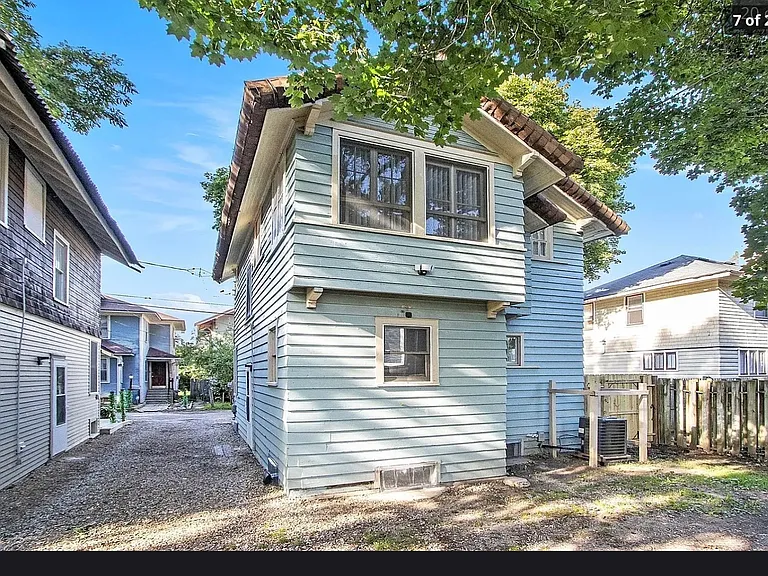 211 Burnham Dr — Photo 4