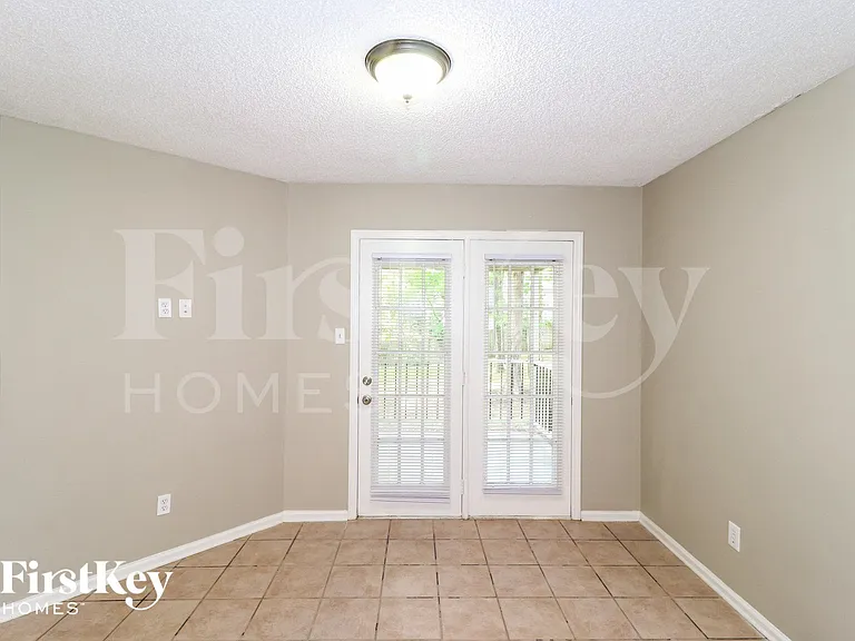 8686 Chris Suzanne Cir — Photo 5