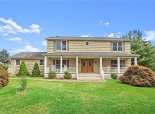 8 Scenic Ridge Dr, Brewster, NY 10509