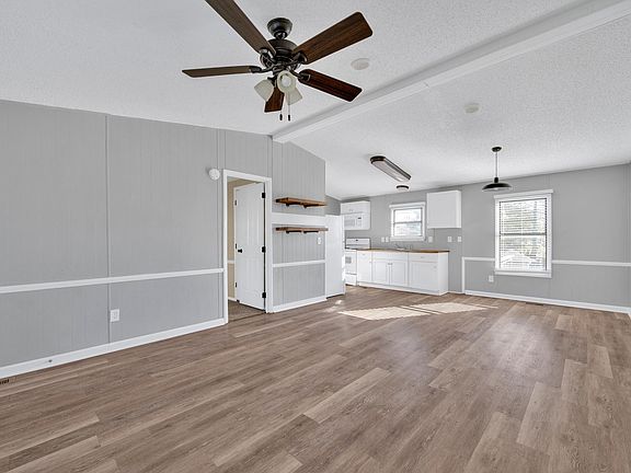 5th image of 203 Greenbranch Ct