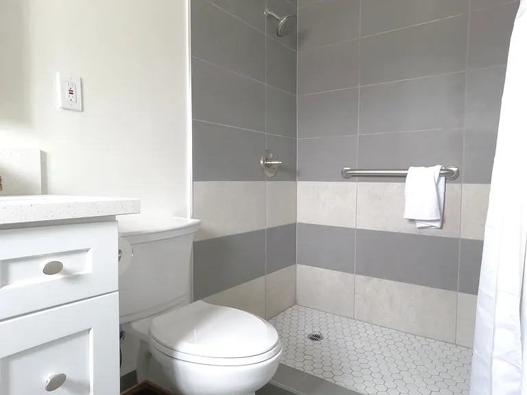 2421 Alcazar St — Photo 21