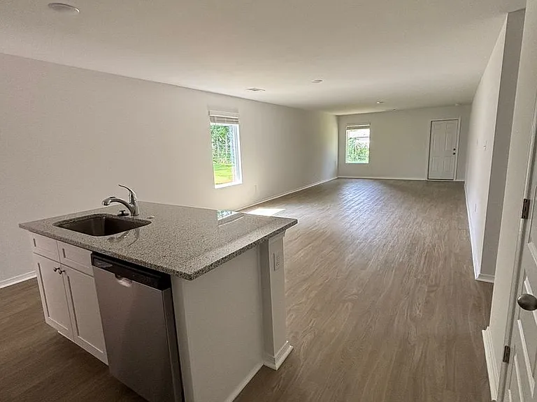 350 Moonlight Graham Blvd — Photo 14