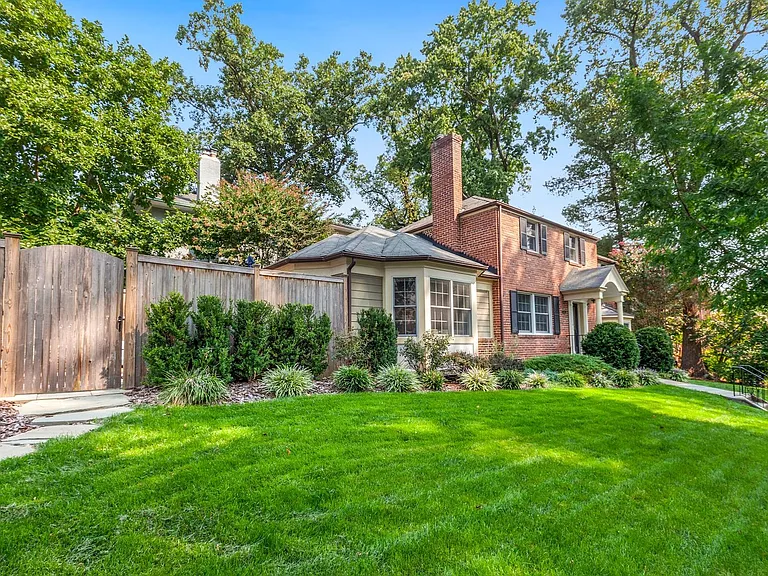 3233 Stephenson Pl NW — Photo 33