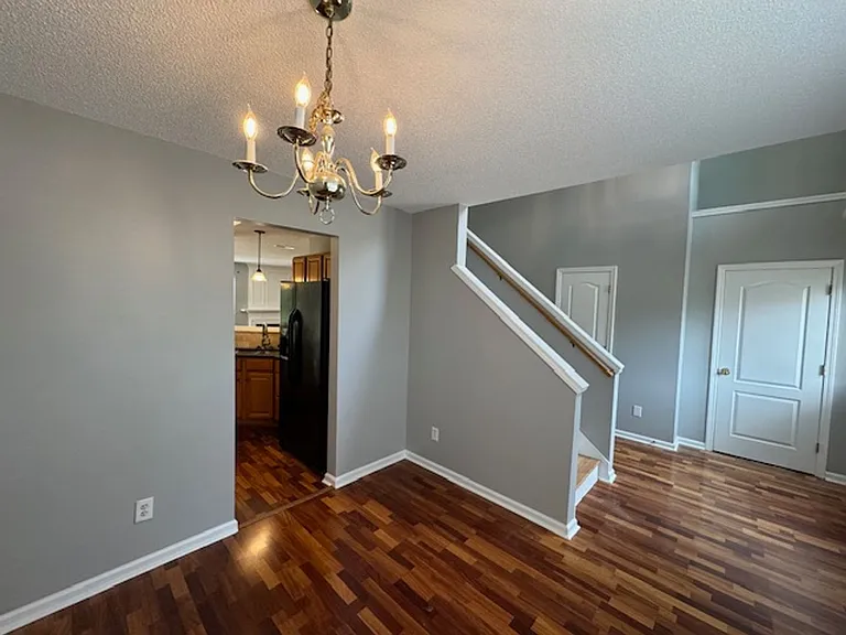 102 Alice Ct — Photo 6