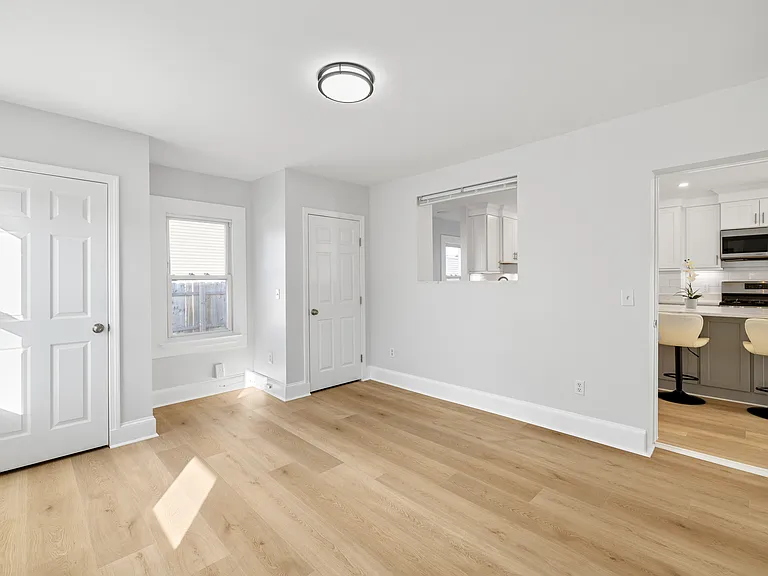 bedroom 4 / living room