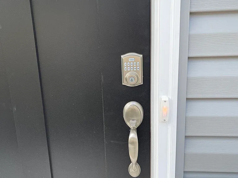 747 Hardman Dr — Photo 5