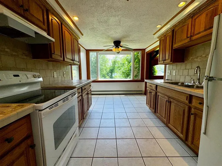 8 Lake Ave — Photo 22