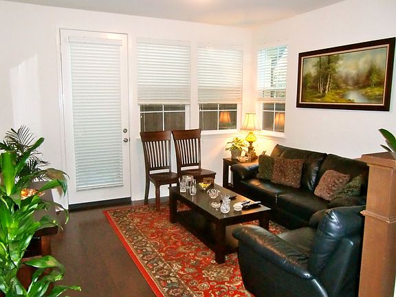 3rd image of 200 W Sparkleberry Ave