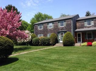 3 Bittersweet Ct, Barrington, RI 02806