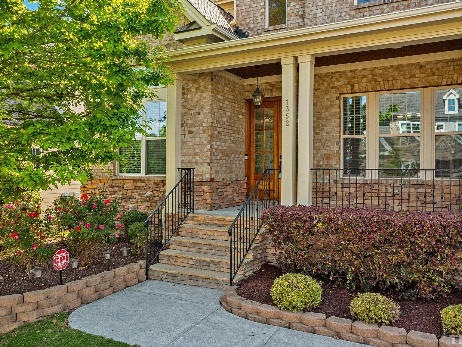 5 bed, 5.5 bath, 4862 sqft, $3,950 — Photo 4