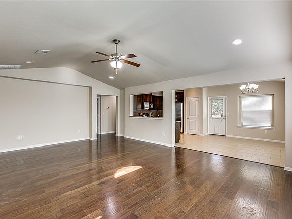 5th image of 636 Joppa Rd