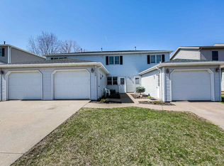 2139 Hummingbird Dr, Dubuque, IA 52002