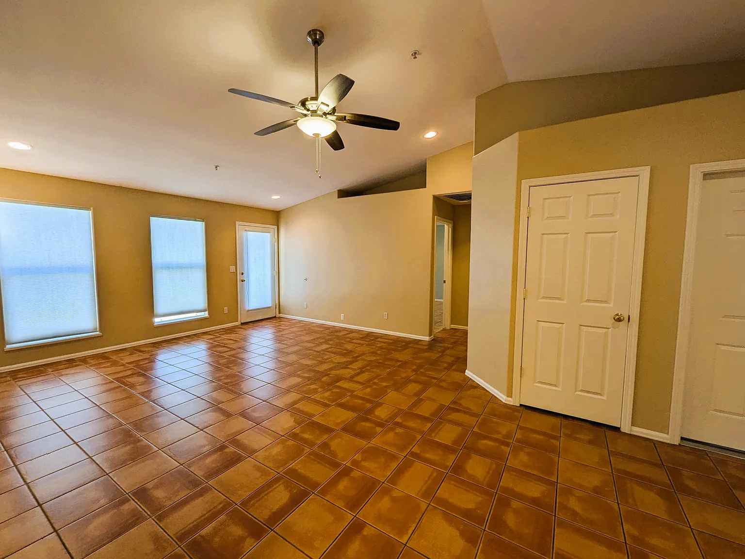 3 bed, 1311 sqft, $2,000 — Photo 4