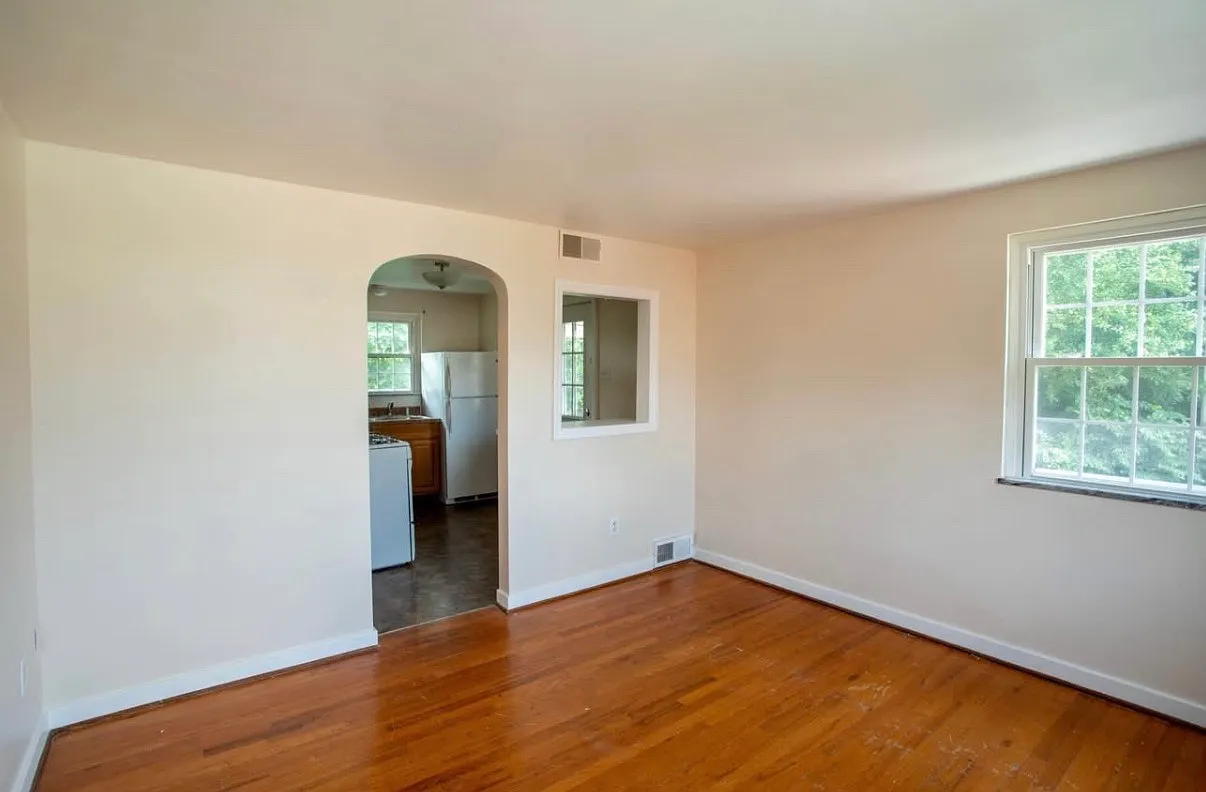 2 bed, $895 — Photo 1