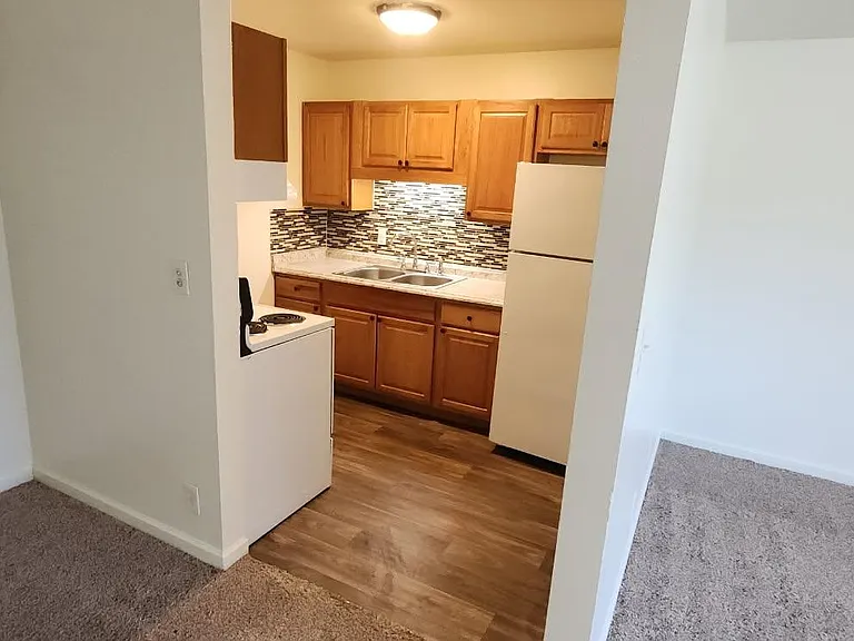 Murray Hill Apartments — Photo 7